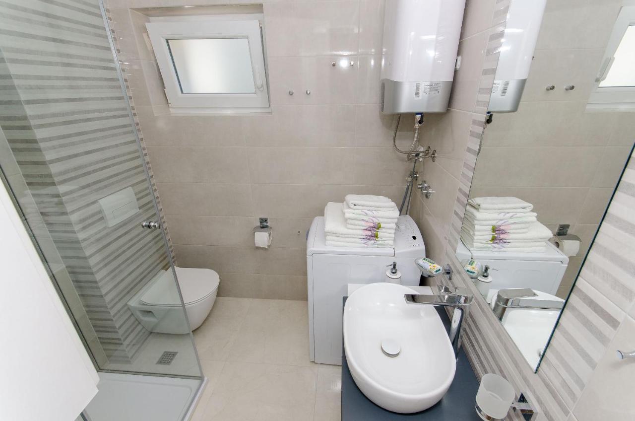 Apartment Sreta โอมิช ภายนอก รูปภาพ