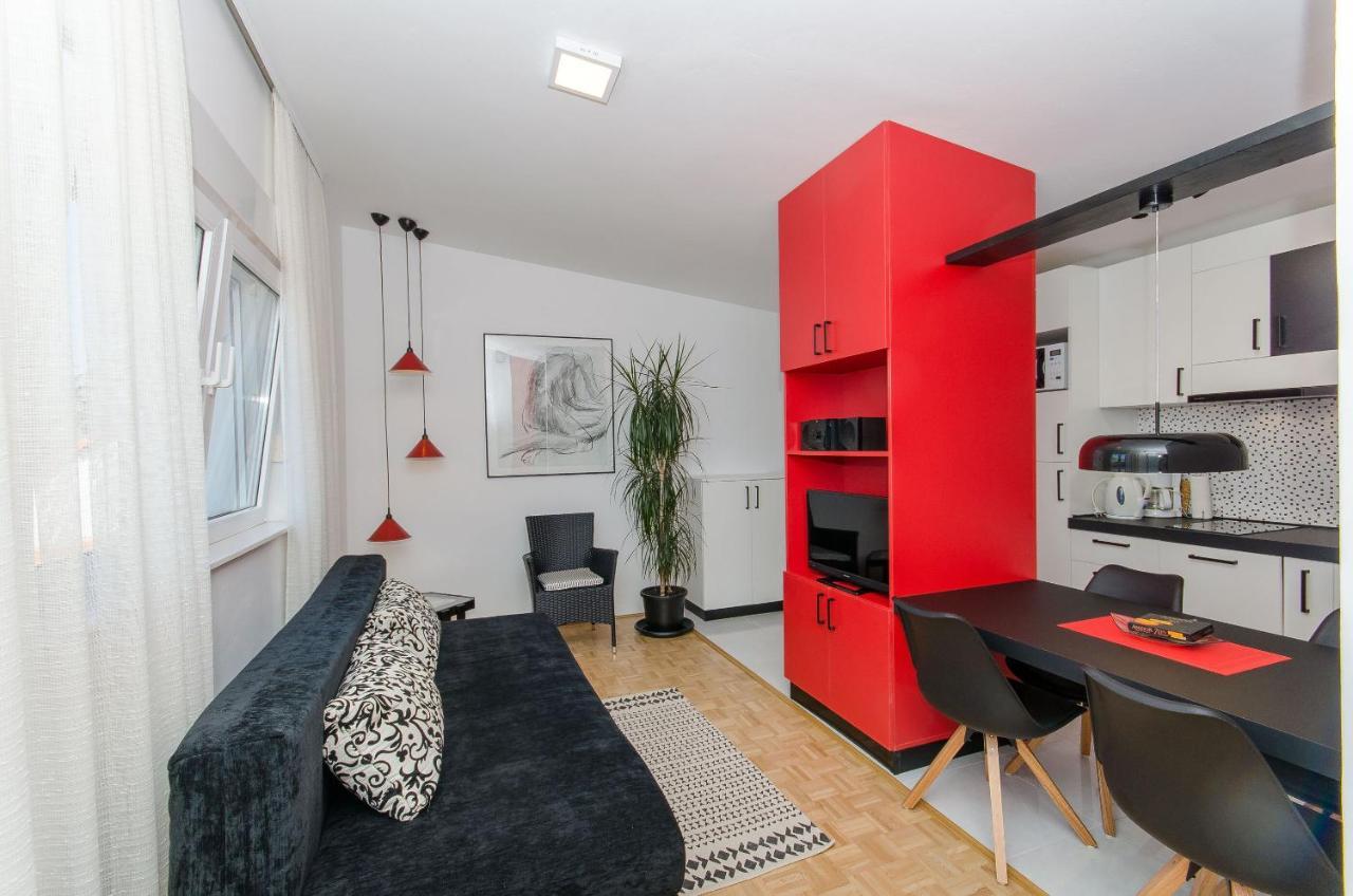 Apartment Sreta โอมิช ภายนอก รูปภาพ